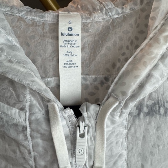 Lululemon Find Your Flock Jacket SZ 6 white drawstring Athleisure Workout - Picture 6 of 14
